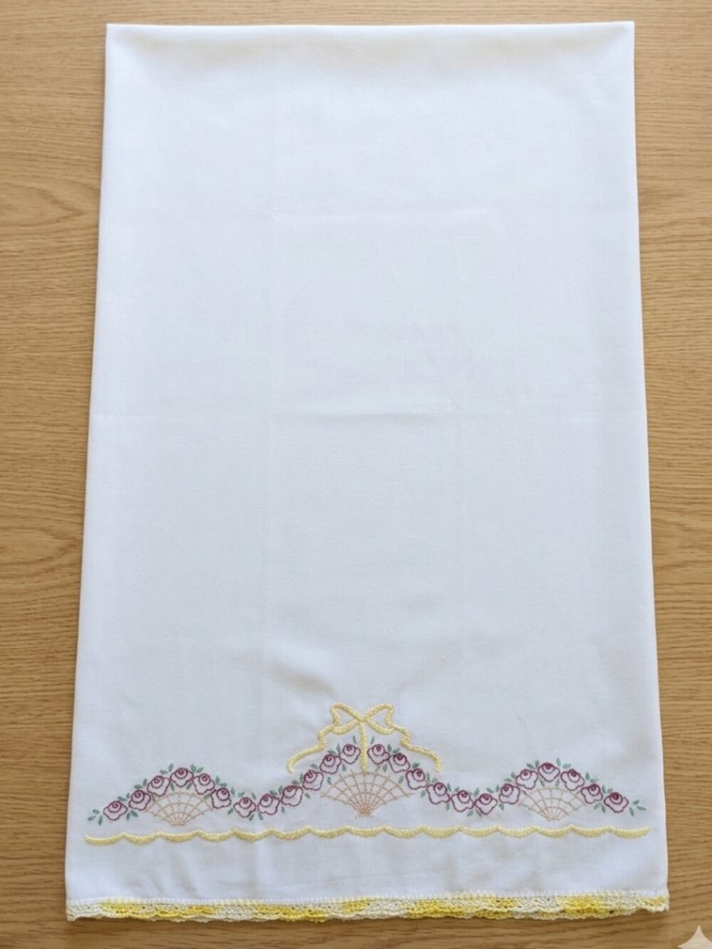 Unbranded Hand Towel White Embroidered Floral Rose Crochet Trim Vintage